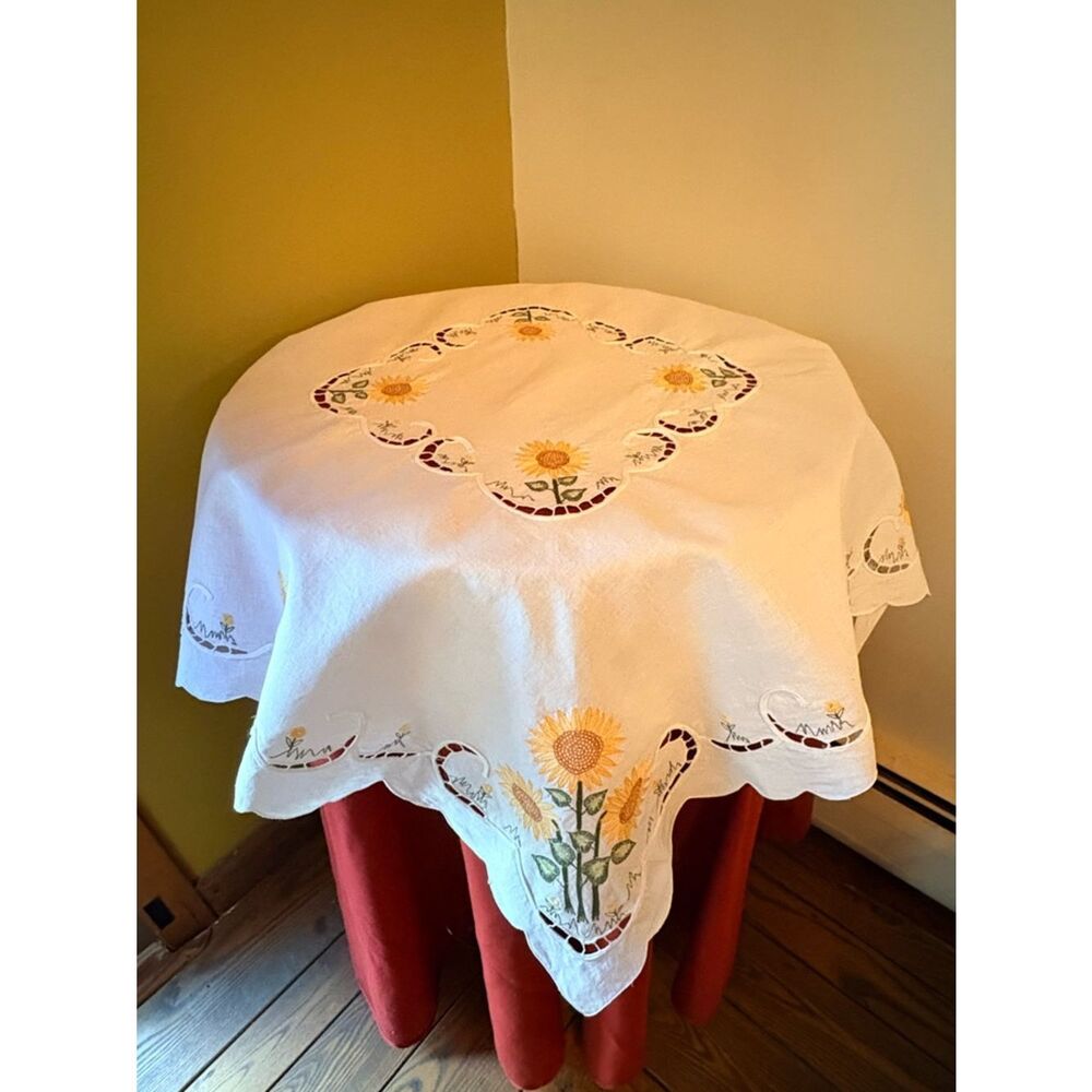 Vintage Sunflower Tablecloth Embroidered Cutwork 32” Cotton Floral